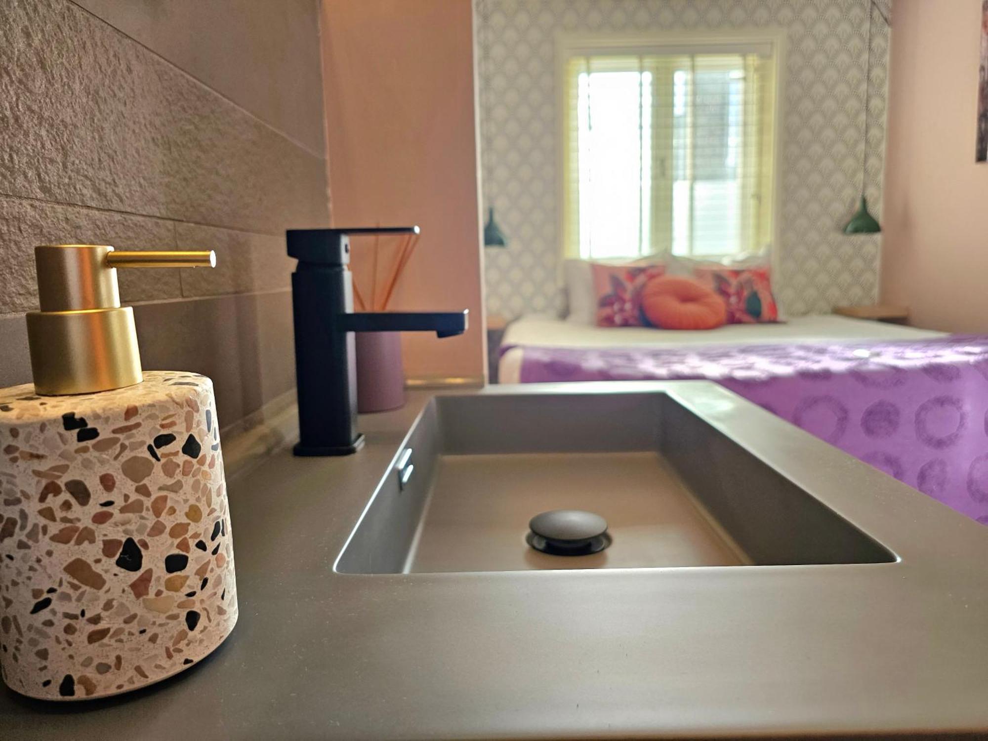 At I Free Parking & Airco Holiday home *